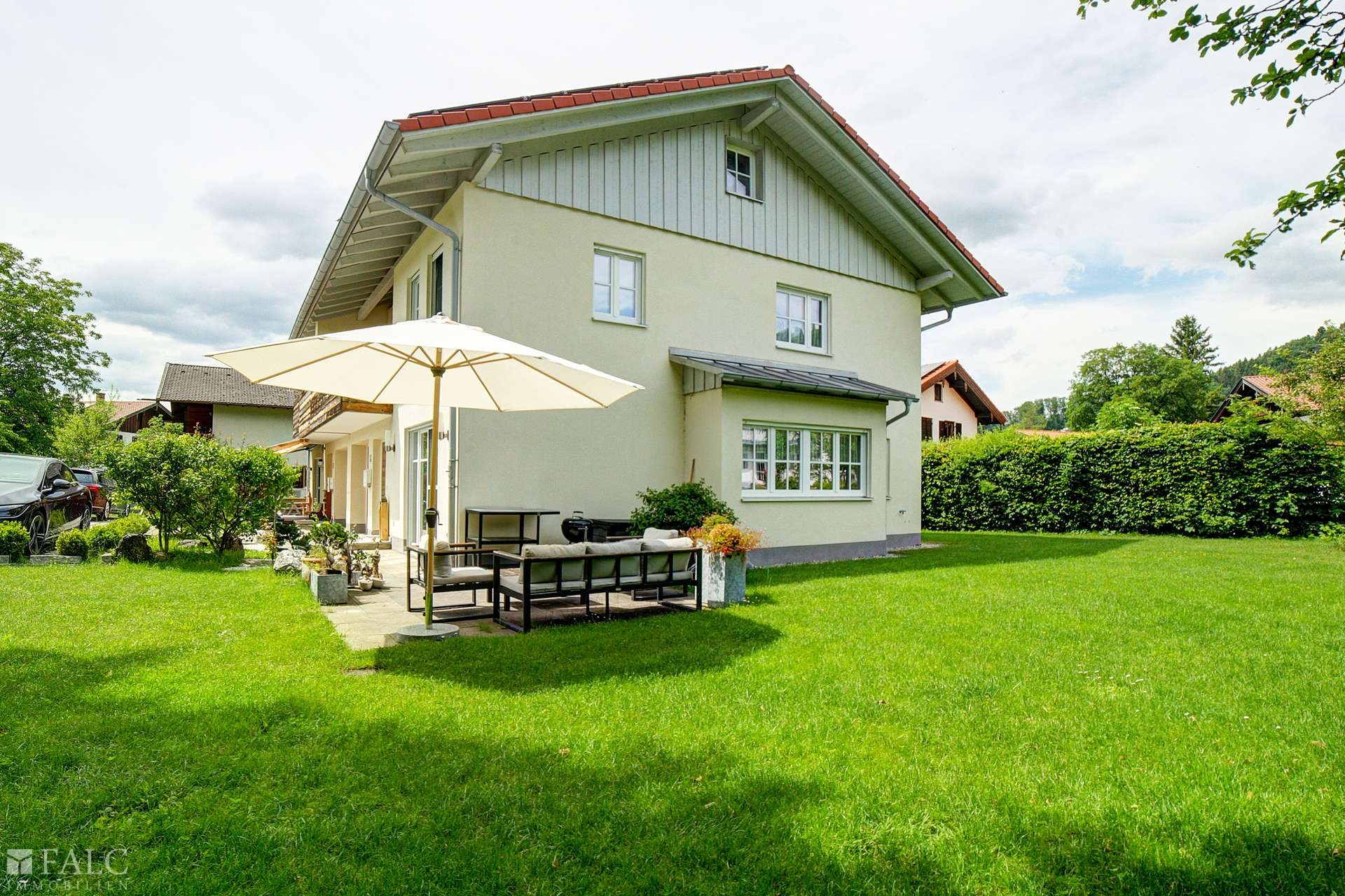 Ansicht Haus mit Terrasse